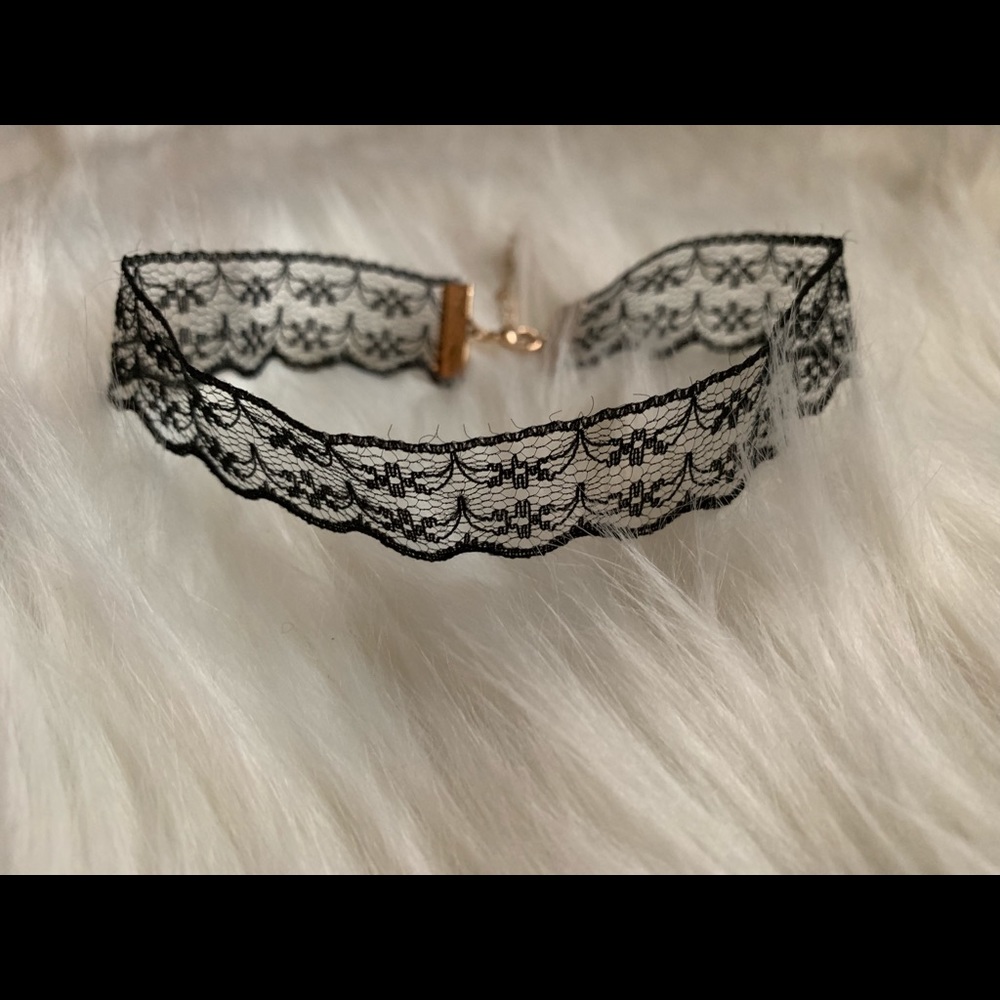 Lace choker